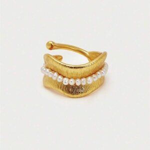 Gold and Pearl Ring Q435